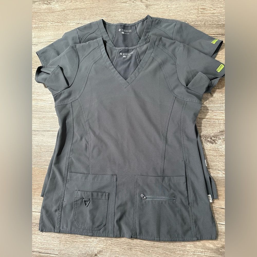 Medcouture scrub top bundle of 2 size mediums gray